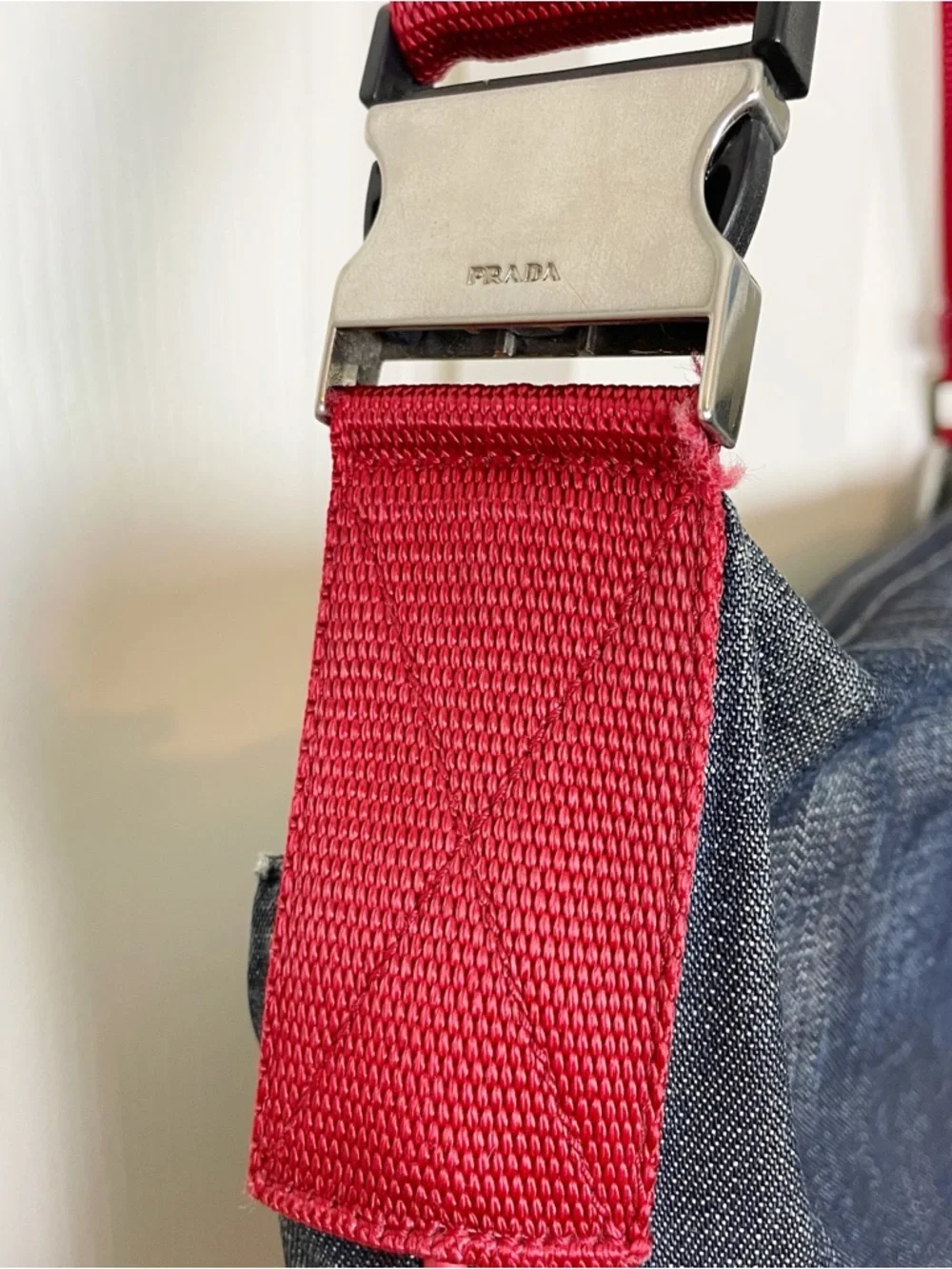 VINTAGE Prada Denim Crossbody Bag Red Leather Trim Y2K Canvas Messenger 4VA433 - Picture 5 of 14